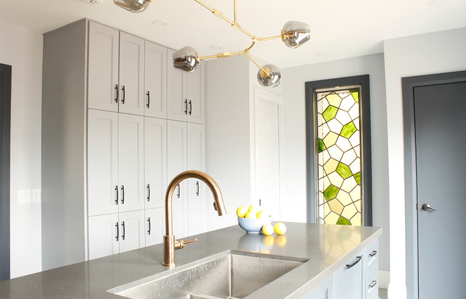 Modern kitchen design showcasing sophisticated finishes, custom cabinetry, and elegant lighting